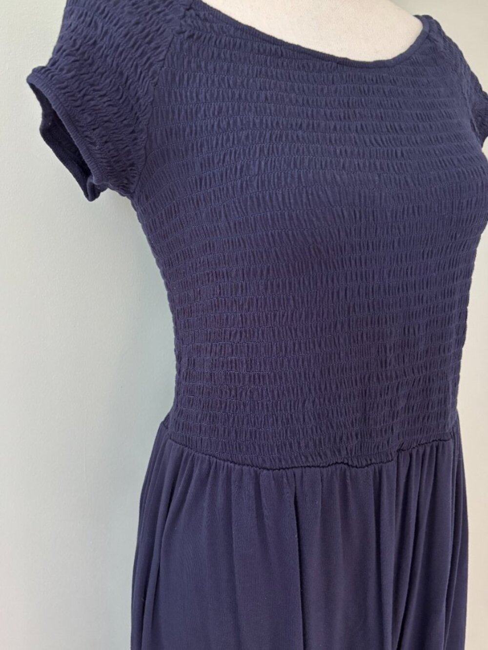 Venus Navy Smocked Knit Dress Medium Like New - Picture 4 of 6